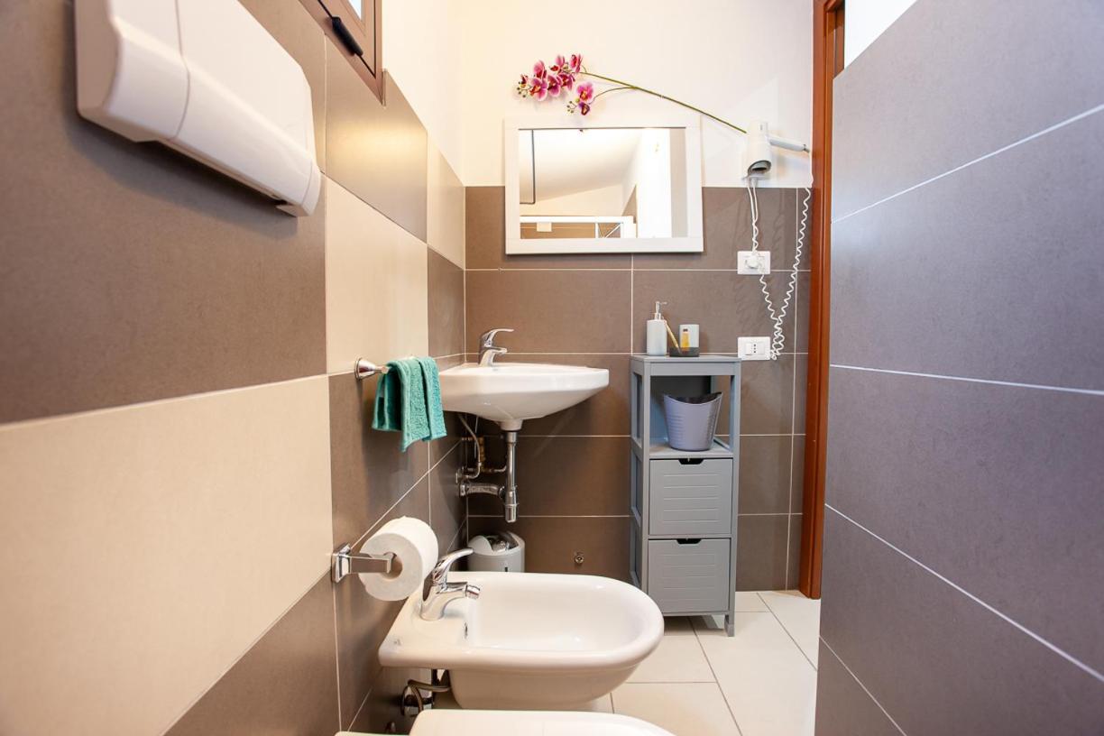 Mivida "Le Stanze Di Ada" Bed & Breakfast San Teodoro  Dış mekan fotoğraf