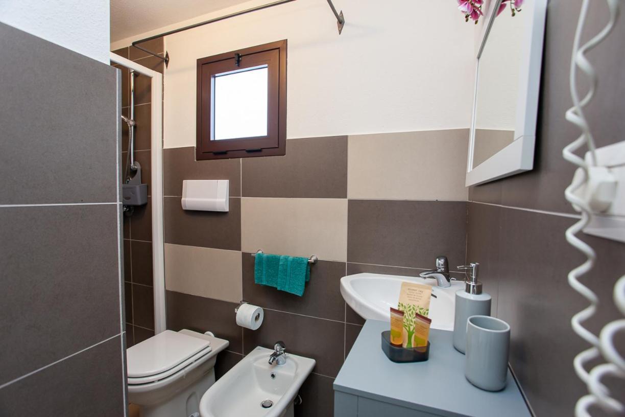Mivida "Le Stanze Di Ada" Bed & Breakfast San Teodoro  Dış mekan fotoğraf